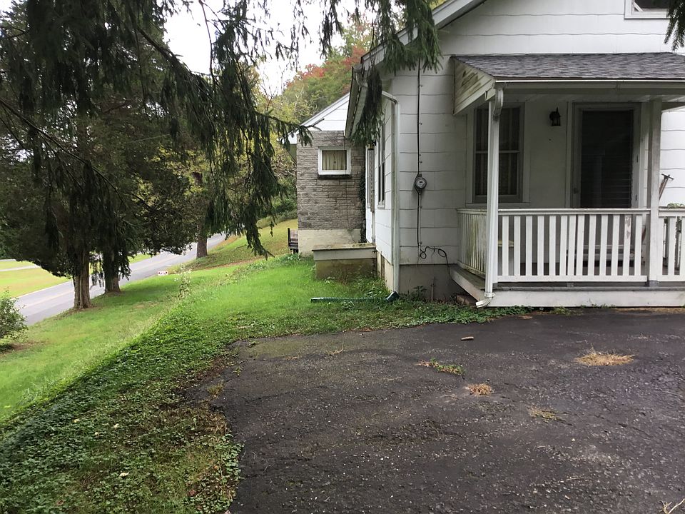 2nd image of 2475 Hay Creek Rd