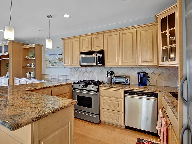 708 Cliff Dr — Photo 18
