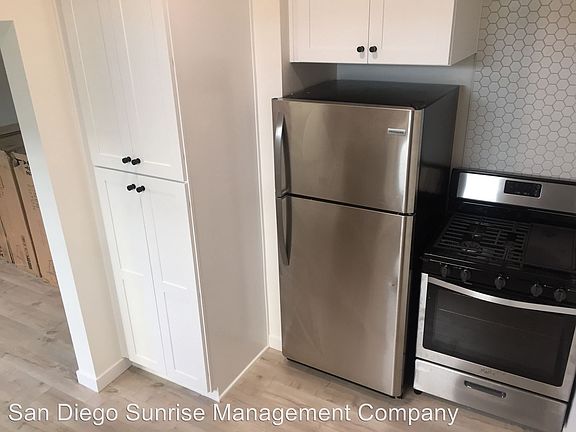 5th image of 115 N Acacia Ave APT 1