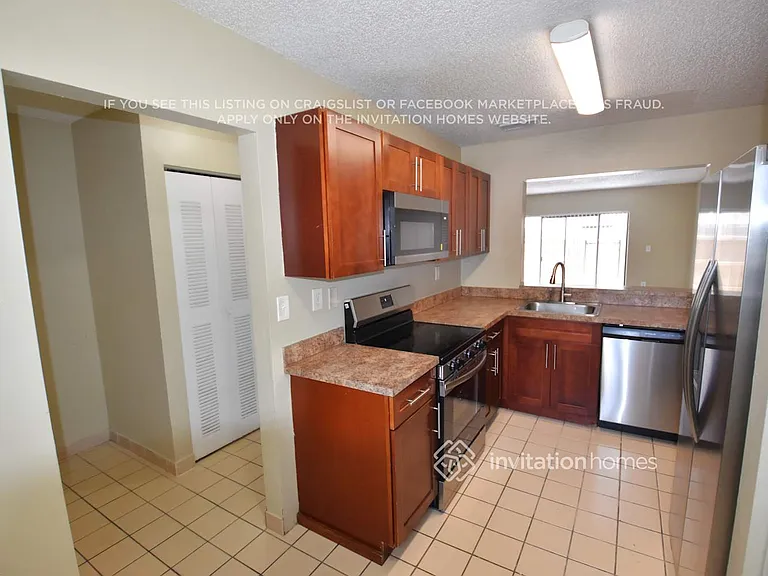 9489 Palm Cir N #9489 — Photo 3