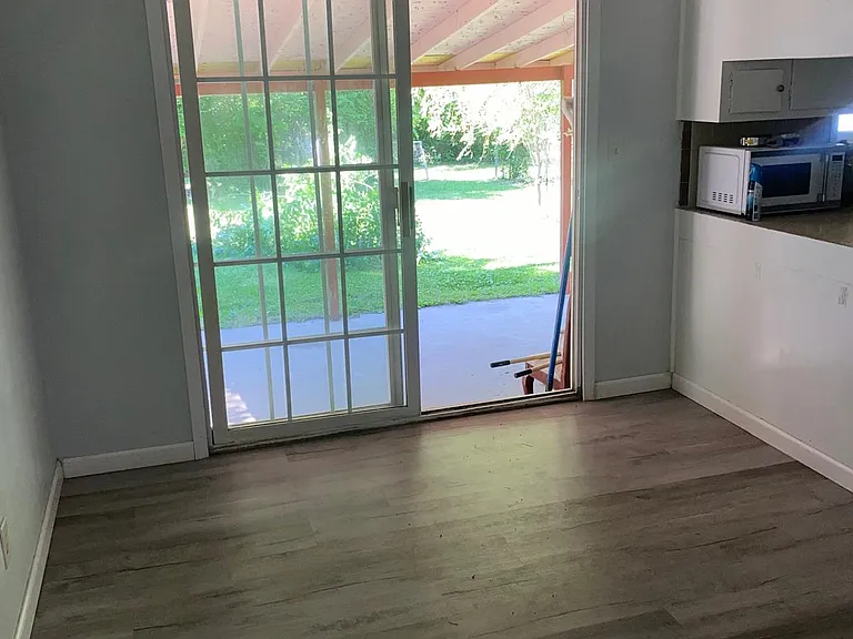 213 Sanders Ave — Photo 8