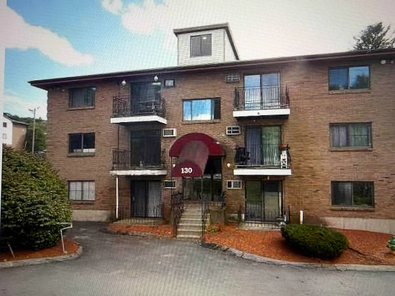 2 bed, 1.0 bath, 764 sqft, $1,900 — Photo 2