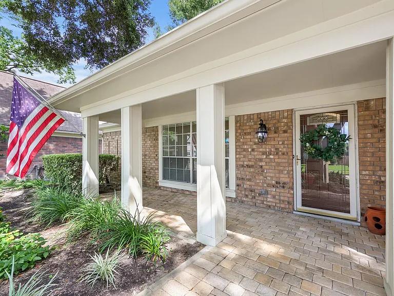 8910 Driftstone Dr — Photo 3