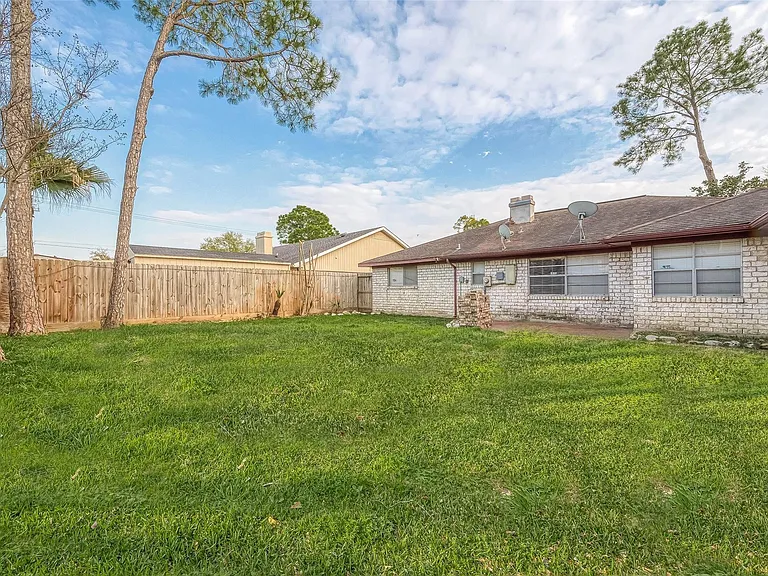 11406 High Star Dr — Photo 46