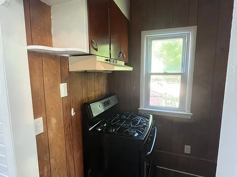 18 Robin St — Photo 4
