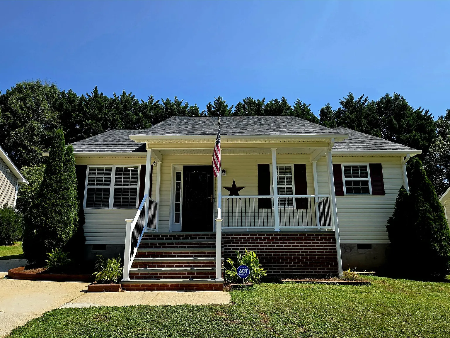 3 bed, 1207 sqft, $1,750 — Photo 1