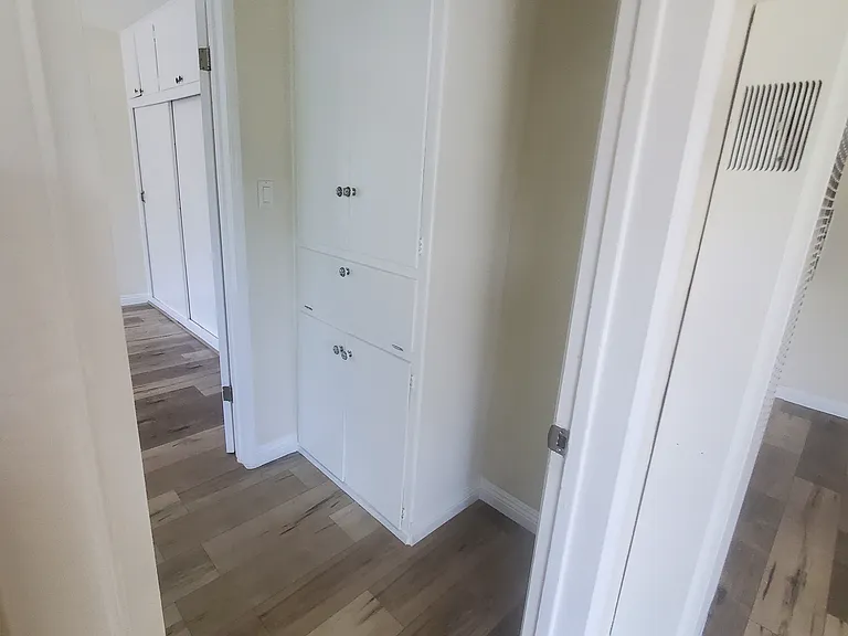 13527 Burbank Blvd — Photo 15