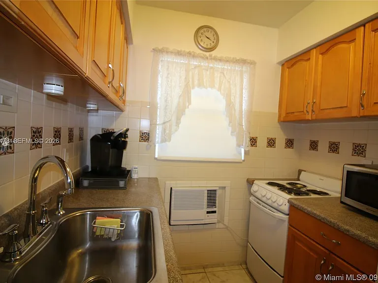 3240 NE 16th St #3 — Photo 9