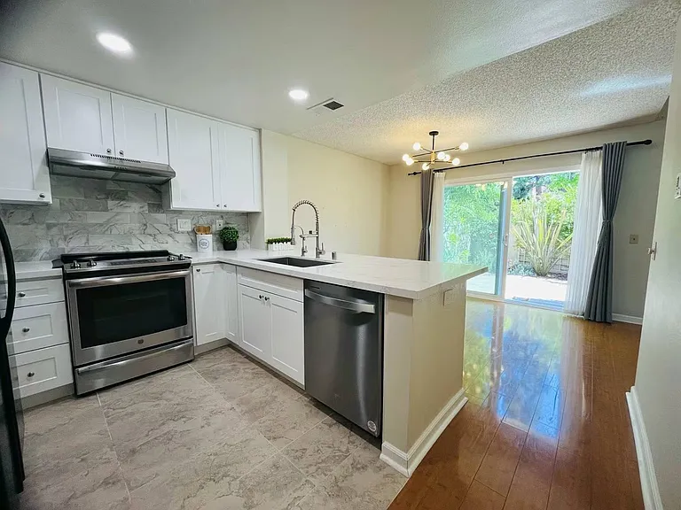 267 Stanford Ct #110 — Photo 7