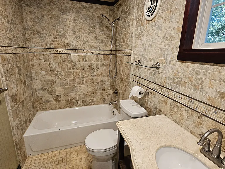 630 Robinhoods Holw — Photo 4