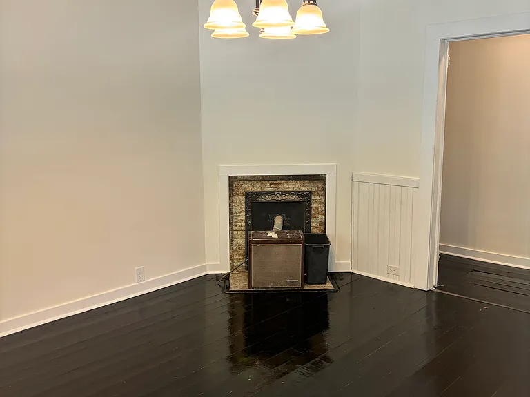 203 N Grove St #4 — Photo 2