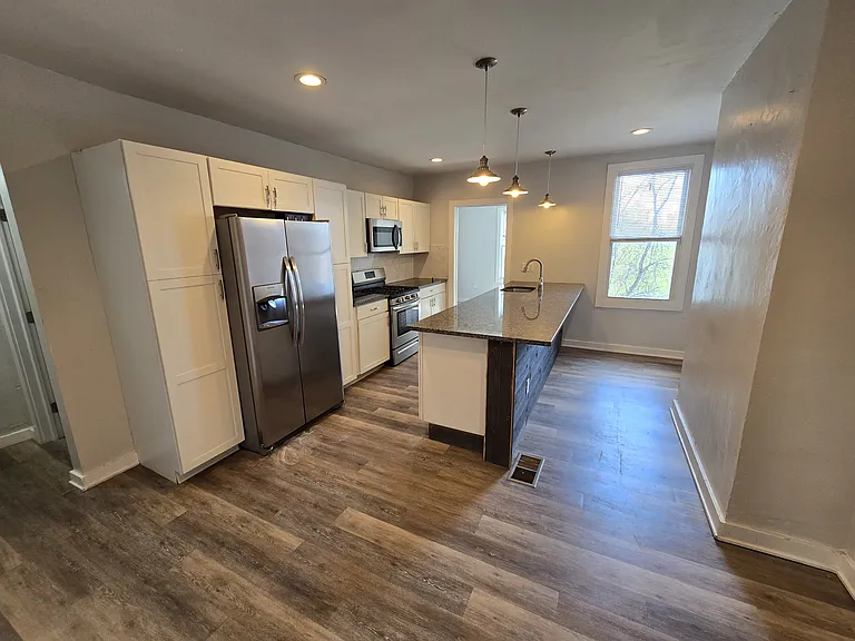 479 Norton St — Photo 5
