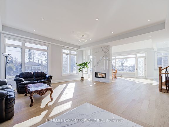 3rd image of 53 Saugeen Cres