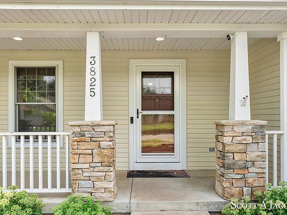5th image of 3825 Windwood Dr NE
