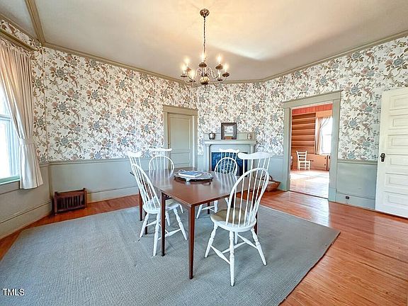 18th image of 302 Halifax St