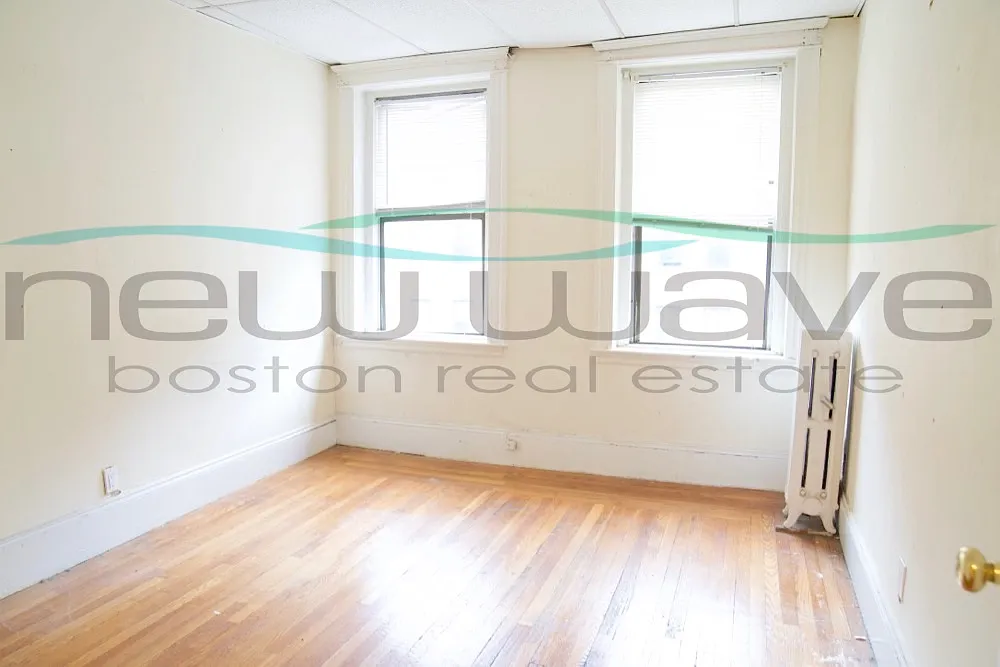 3 bed, 950 sqft, $4,800 — Photo 2