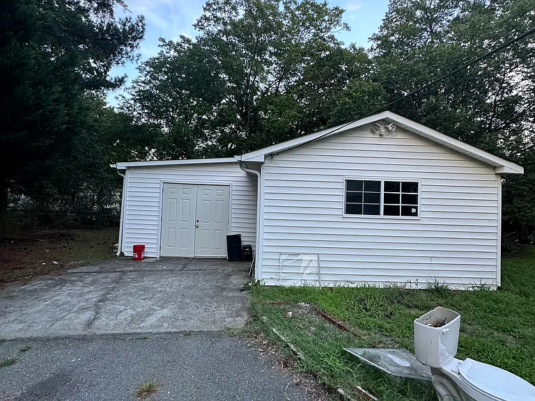 2803 S Cannon Blvd — Photo 24