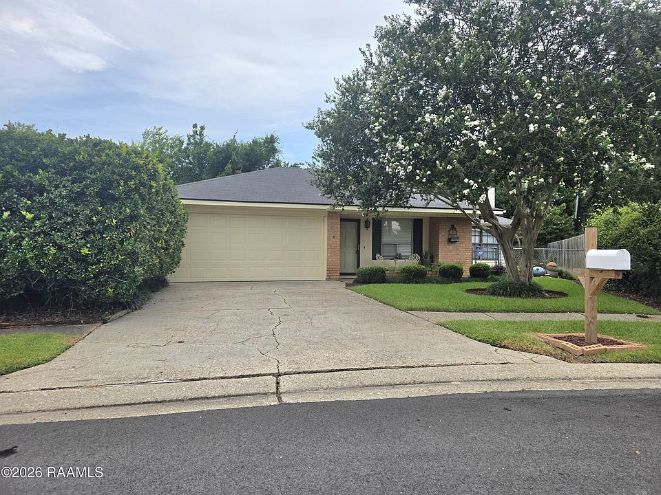 1st image of 200 Cottonwood Dr