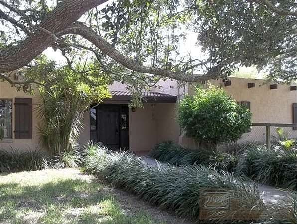 1st image of 32270 Edgewater Isle Dr