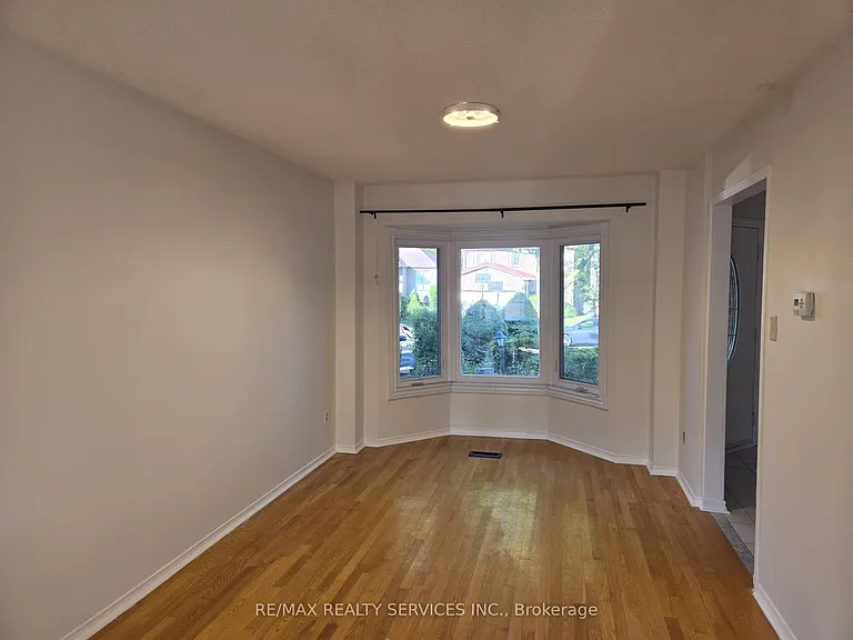 211 Ponymeadow Ter — Photo 8