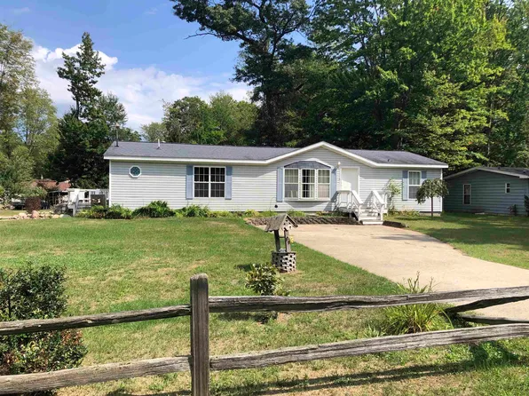 2179 Oakridge Dr, Farwell, MI 48622