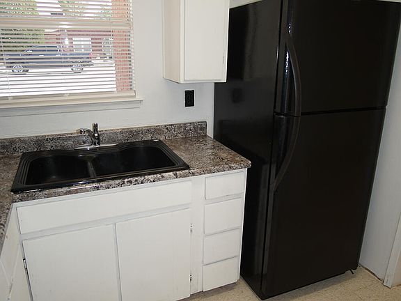 5th image of 5433 Edmonton Ave
