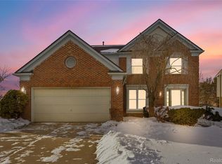 45677 Radnor Rd, Canton, MI 48187