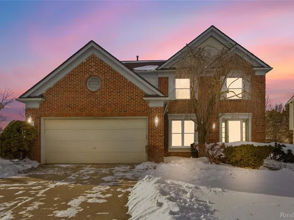 45677 Radnor Rd, Canton, MI 48187