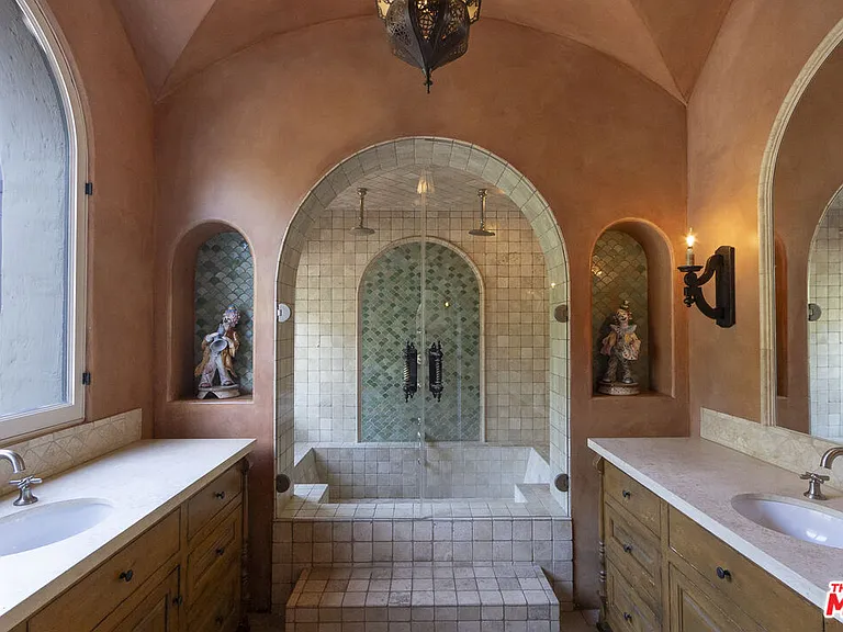 1407 N Beverly Dr — Photo 53