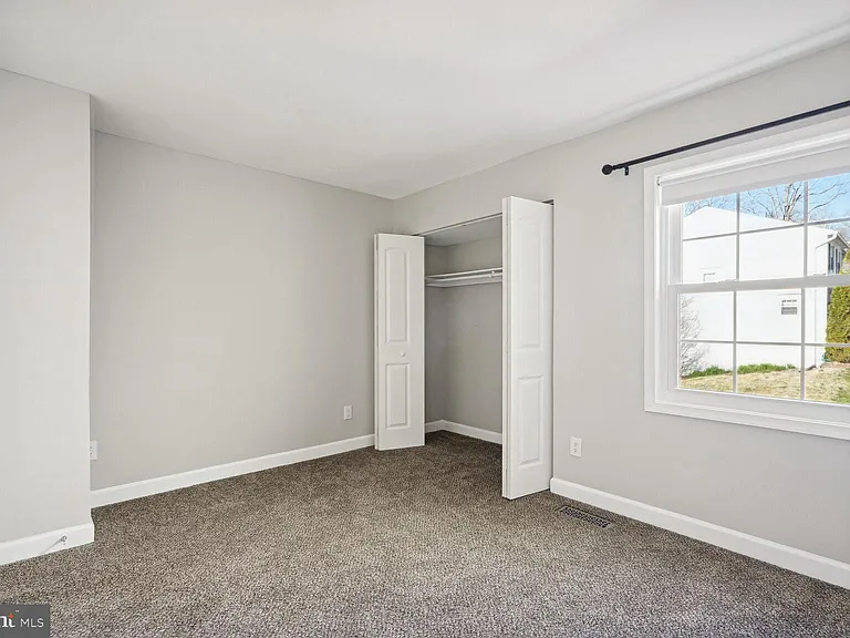 6003 Sweet Dale Ct — Photo 12