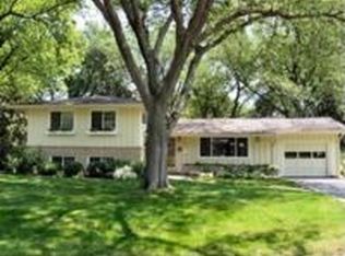 615 Willow Ln, Geneva, IL 60134