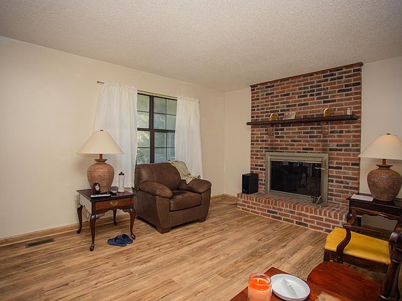 4th image of 1560 Williamsburg Cir SE