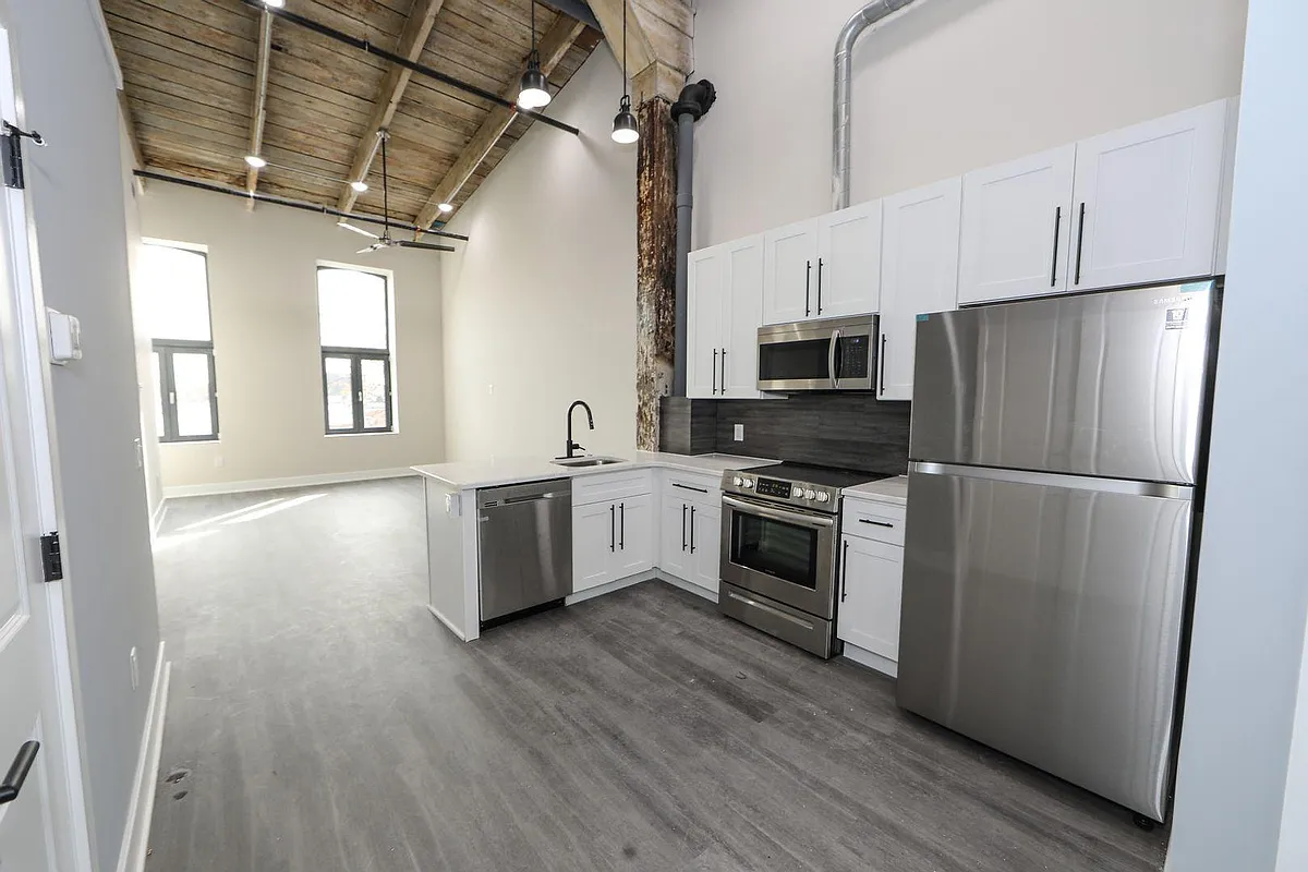 Building Photo - 1847 E Venango St #204