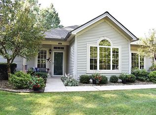 19 Stone Ridge Blvd, Hermitage, PA 16148