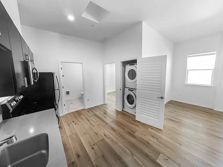 580 1st Ave N #305 — Photo 12