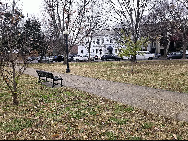 100 F St SE #4 — Photo 15