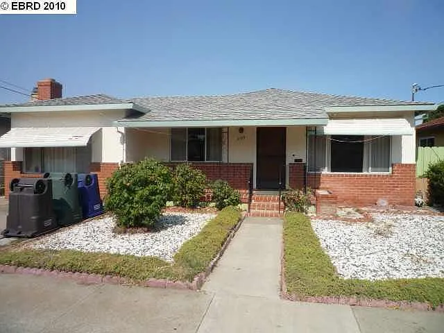 290 Di Maggio Ave photo 1