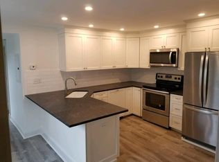 11 Pleasant St APT 4, Marblehead, MA 01945