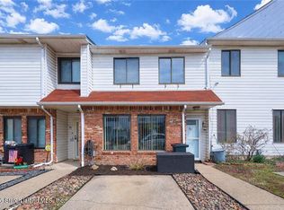 15 Stratford Ct, Staten Island, NY 10314