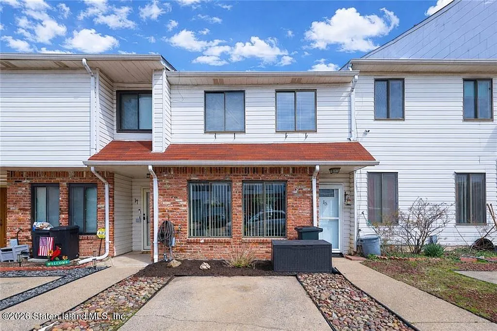 15 Stratford Ct photo 1