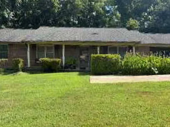 402 Holland Dr, Statesville, NC 28677