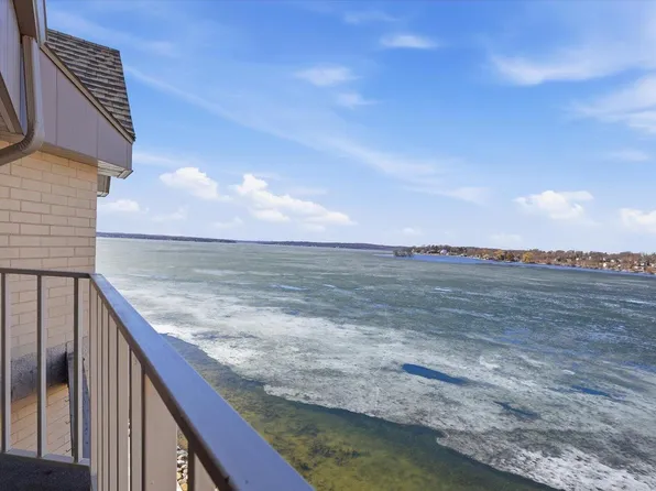 130 W Wisconsin AVENUE #23, Pewaukee, WI 53072