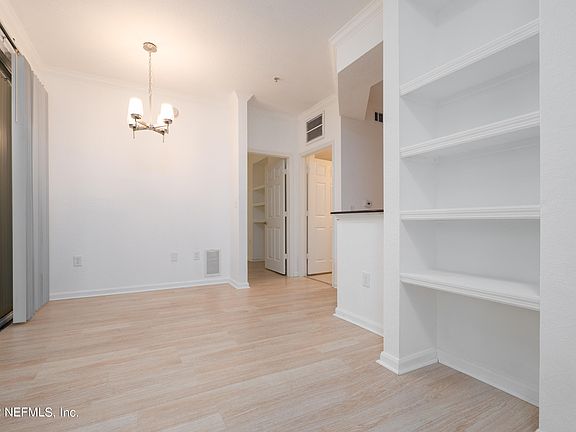 2nd image of 8539 GATE Parkway #1514