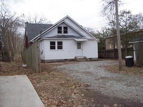 3rd image of 1075 N Highland Ave