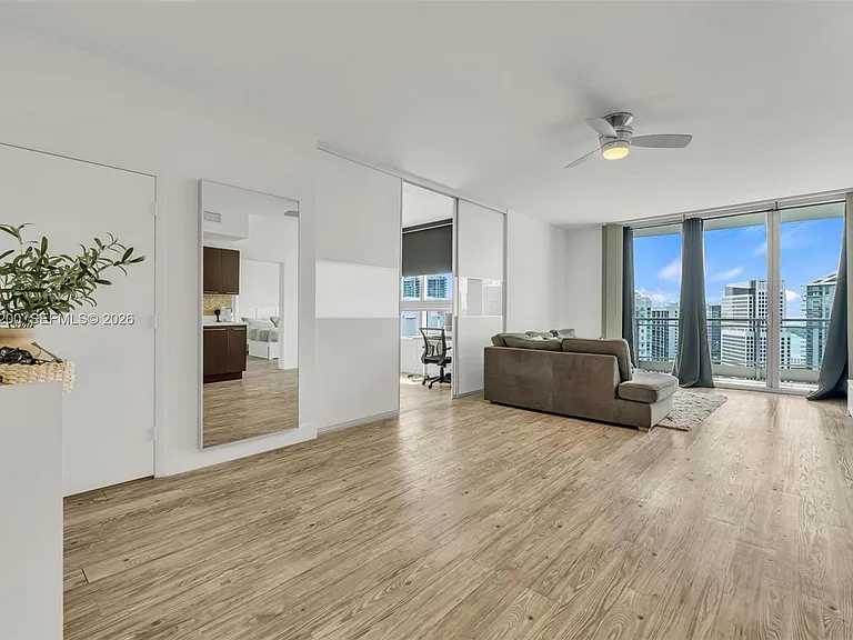 90 SW 3rd St #4303 — Photo 8