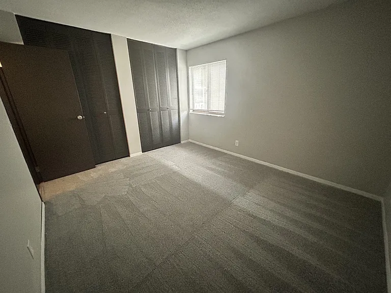 Secor Flats — Photo 41