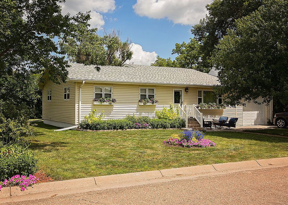 Front of 1111 Dolan Ave