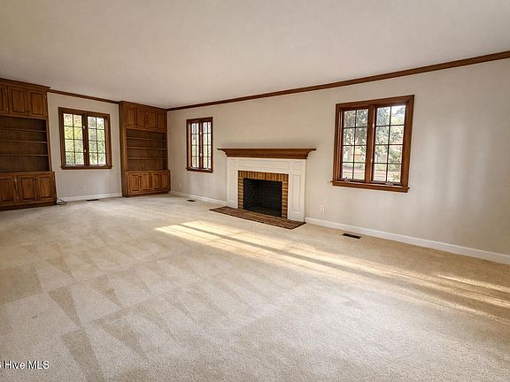 5th image of 511 S Wilkinson Drive