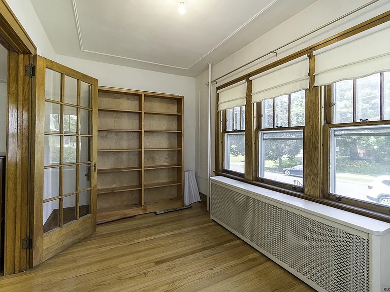 110 Hollywood Ave #1 — Photo 16