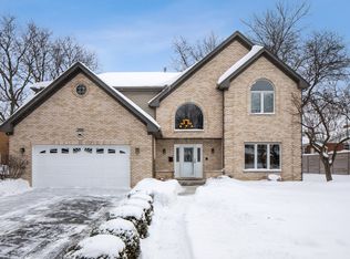 205 Middaugh Rd, Clarendon Hills, IL 60514